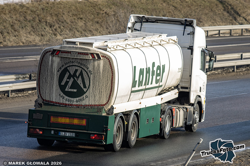 Scania 420R Lanfer.jpg