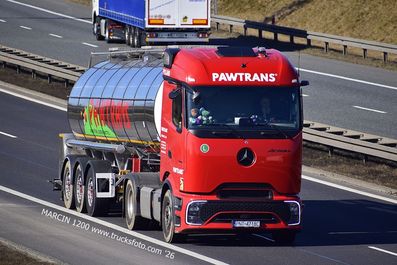 _DSC2772 PAWTRANS-crop-ActrosL ProCabin.JPG