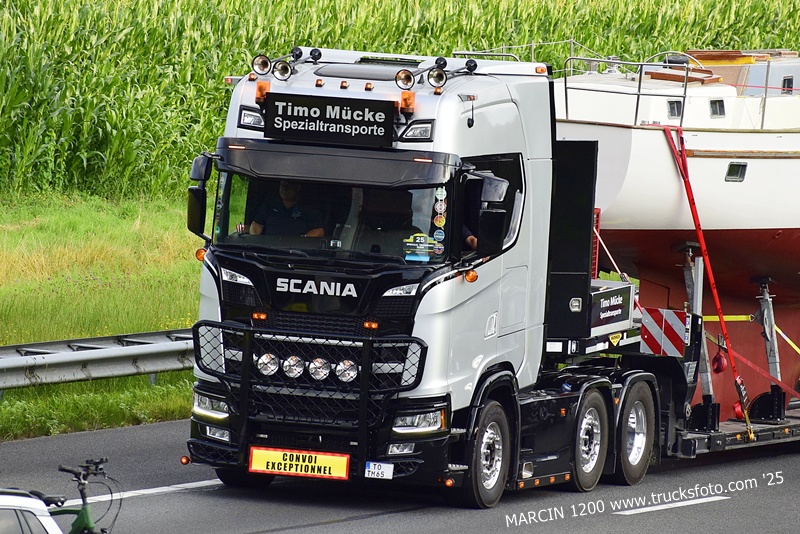 _DSC1045 TIMO MUCKE SPEZIALTRANSPORTE-crop-SCANIA S.JPG