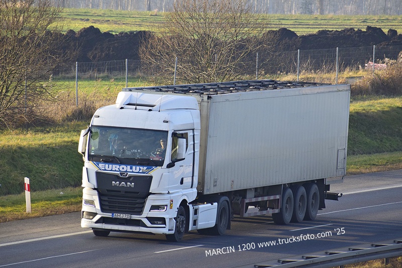 _DSC8948 EUROLUX-crop-MAN TGX II.JPG