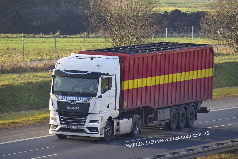 _DSC8950 EUROLUX-crop-MAN TGX II.JPG