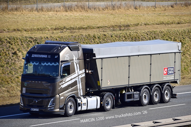 _DSC2995 ADRIANO-crop-VOLVO FH AERO 25th ANNIVERSARY - FABER INTER CARS.JPG