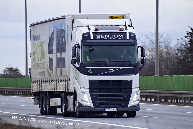 _DSC1776 SENDOM-crop-VOLVO FH5 - WIELTON.JPG