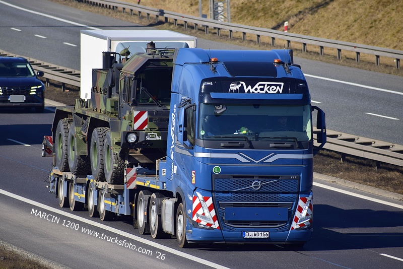 _DSC2256 WOCKEN-crop-VOLVO FH5.JPG