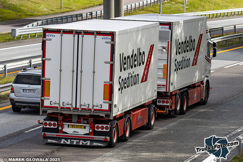 Scania 560R Vendelbo Spedition.jpg