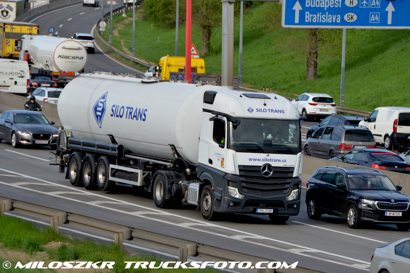Mercedes Benz Actros MP5_Silo trans_4109.JPG