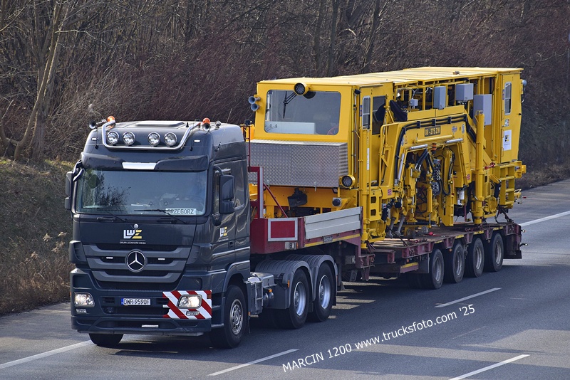 GRUPA LEONARD WEISS-crop-ACTROS MP3.JPG
