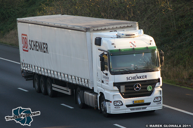 Mercedes-Benz Actros MP2 - DB Schenker.jpg