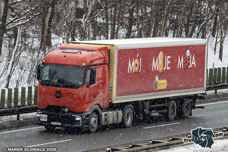 Mercedes-Benz Actros Procabin - Biedronka.jpg