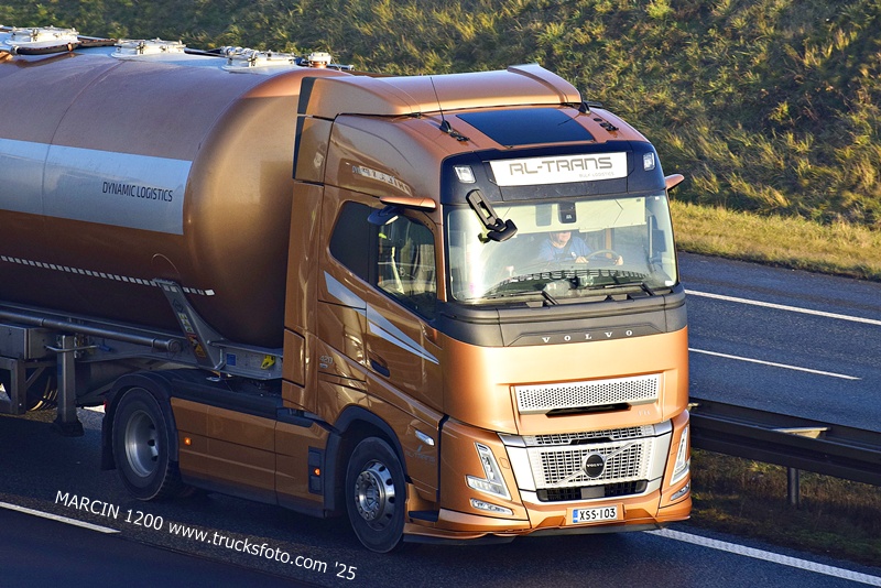 _DSC8406 RL TRANS-crop-VOLVO FH AERO.JPG