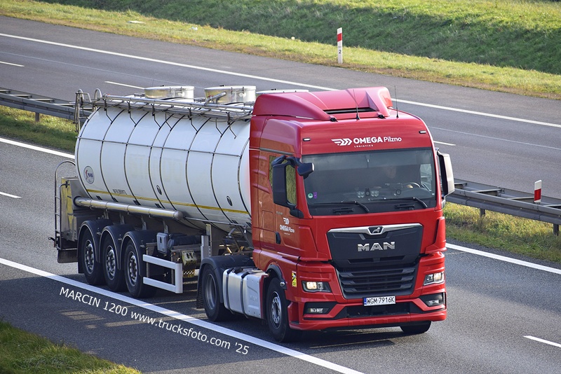 _DSC5572 OMEGA PILZNO-crop-MAN TGX II.JPG