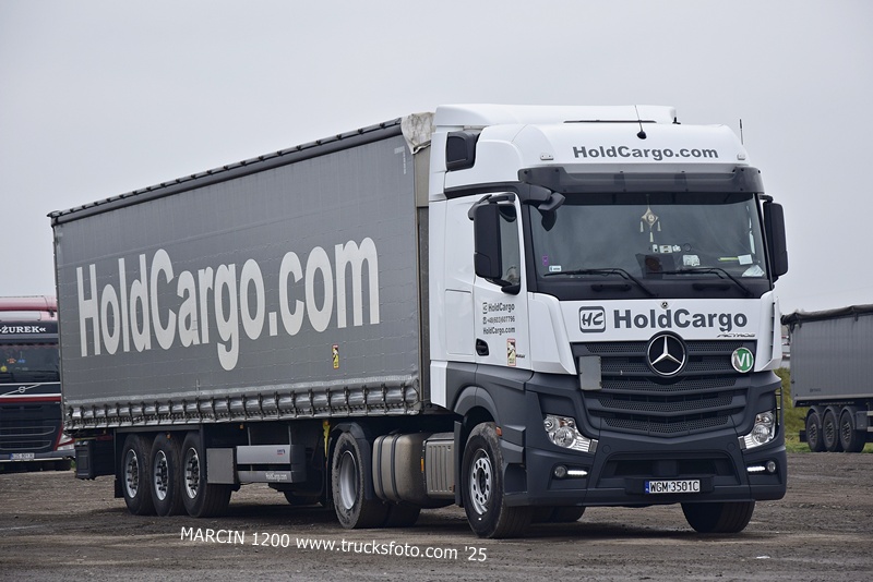 _DSC4684 HoldCargo-crop-ACTROS.JPG