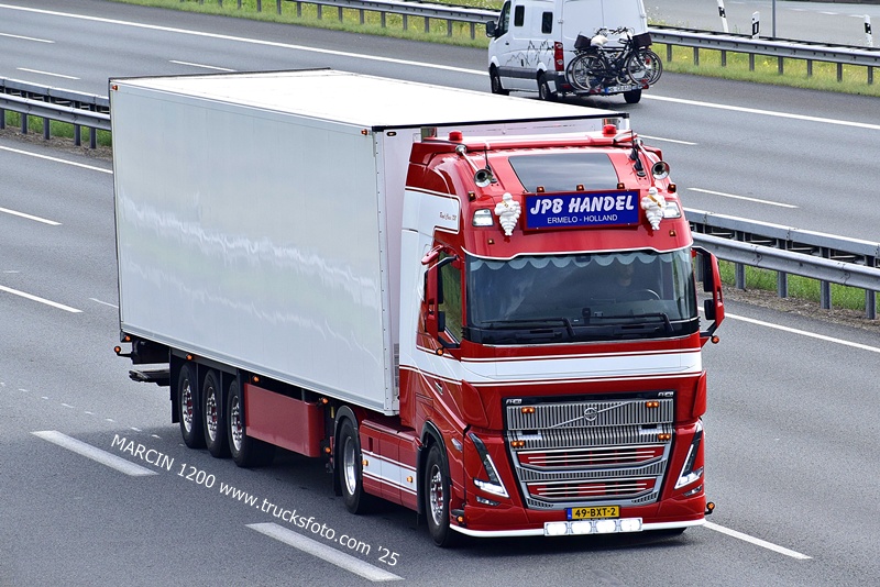 _DSC8661 JPB HANDEL-crop-VOLVO FH5.JPG