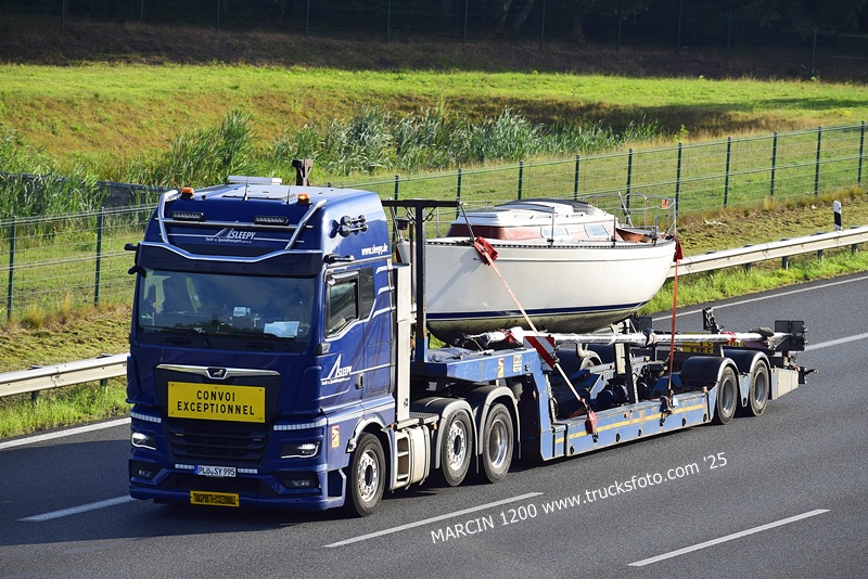 SLEEPY-crop-MAN TGX II.JPG