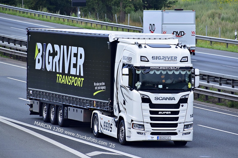 _DSC8452 BIG RIVER-crop-SCANIA S660 V8.JPG