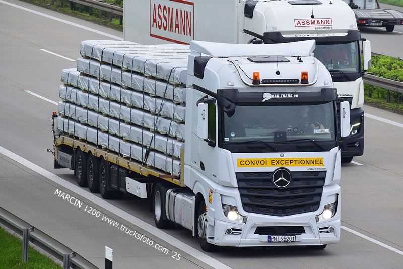 _DSC4087 MAX-TRANS-crop-ACTROS MP4.JPG