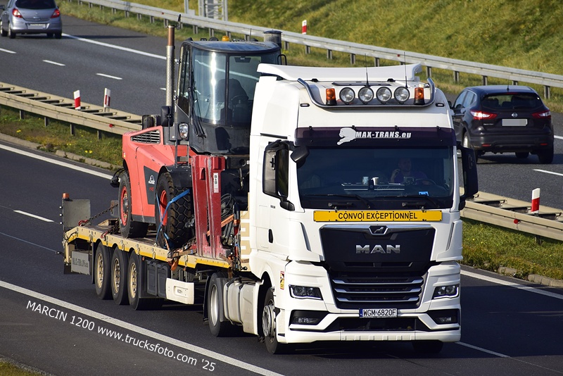 _DSC4511 MAX-TRANS-crop-MAN TGX II.JPG