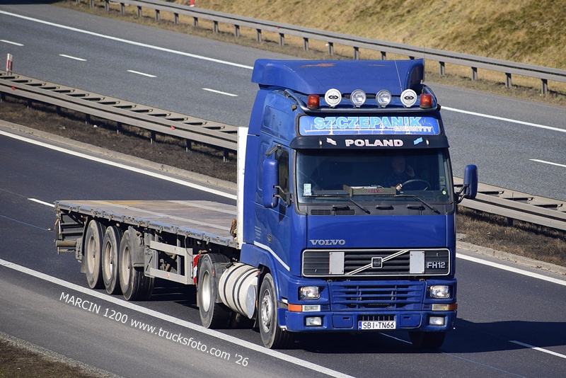 _DSC2212 SZCZEPANIK-crop-VOLVO FH12.JPG