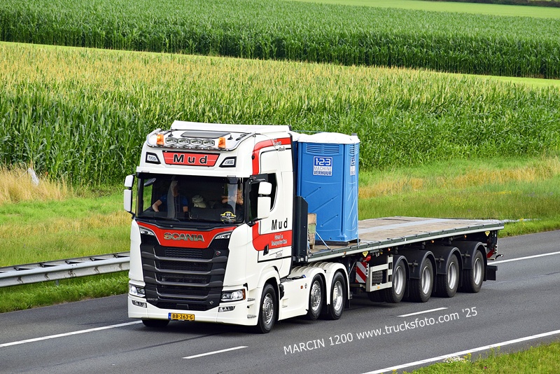 _DSC1075 MUD-crop-SCANIA S660 V8.JPG