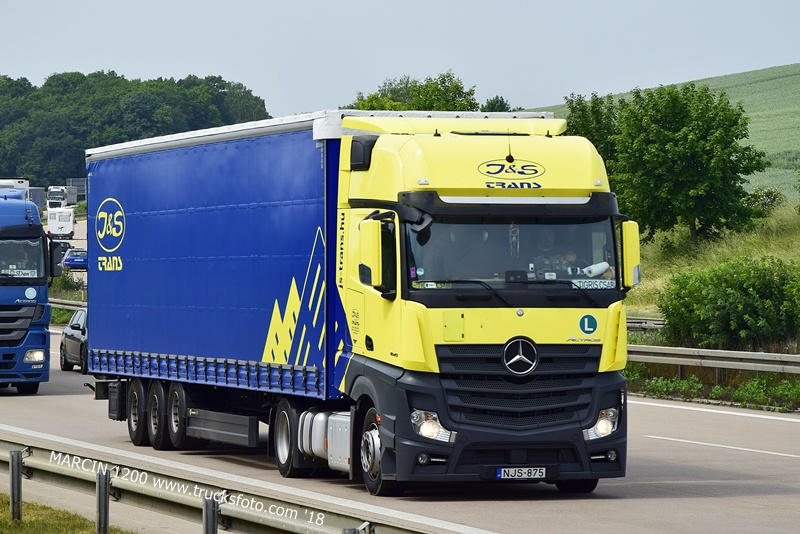 _DSC0175 J&S Speed-crop-ACTROS MP4.JPG