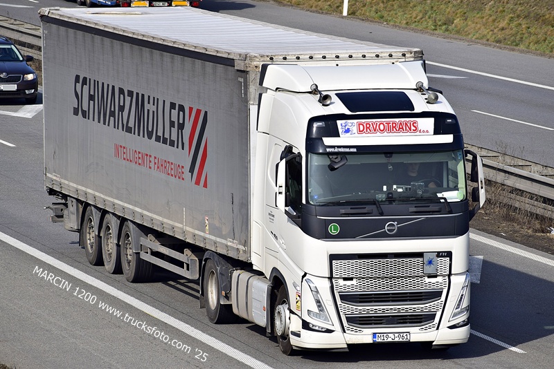 _DSC2194 DRVOTRANS-crop-VOLVO FH5.JPG