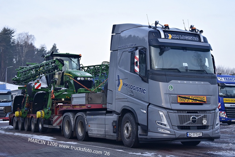 _DSC1716 KM LOGISTIC-crop-VOLVO FH AERO.JPG