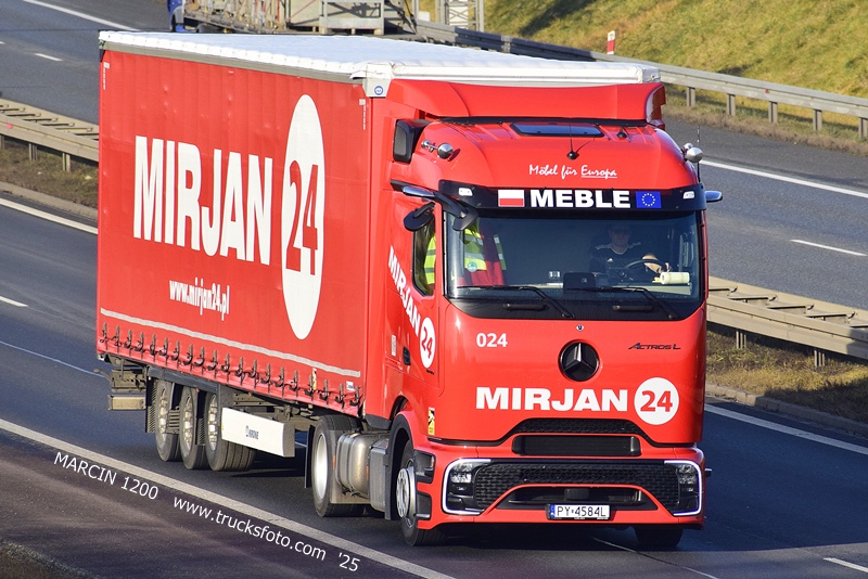 _DSC7740 MIRJAN-crop-ActrosL ProCabin.JPG