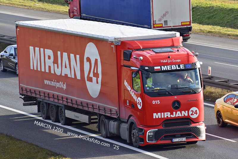 _DSC8004 MIRJAN-crop-ActrosL ProCabin.JPG