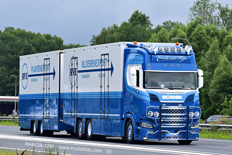_DSC0368 FRANK VAN RIJN RVE-crop-SCANIA S V8.JPG