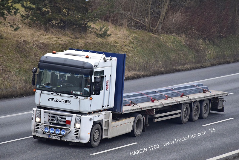 MAZUREK-crop-RENAULT MAGNUM.JPG