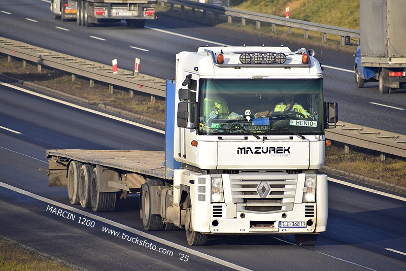 _DSC7621 MAZUREK-crop-RENAULT MAGNUM.JPG