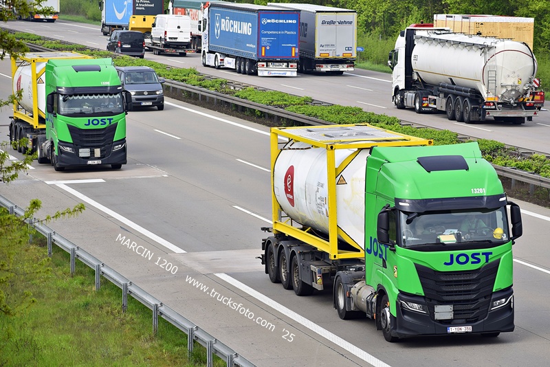 _DSC4433 JOST-crop-IVECO S-WAY.JPG
