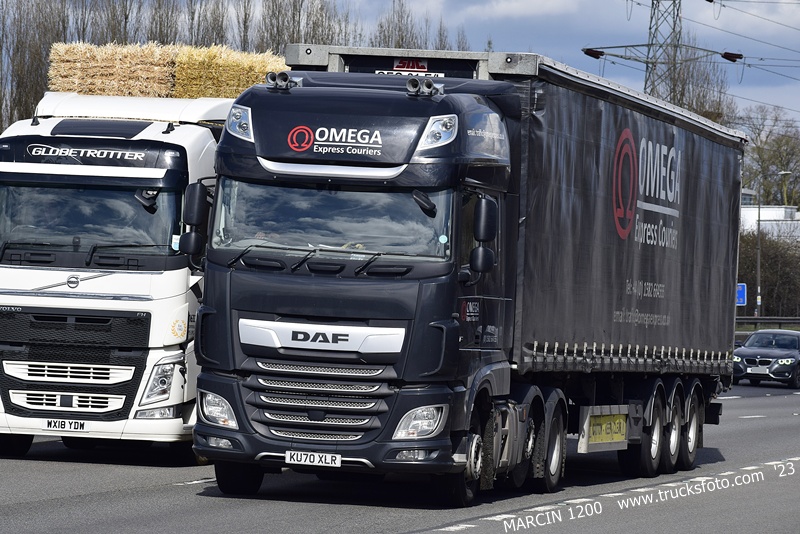 _DSC0814 OMEGA-crop-Express Couriers - DAF XF 106 II.JPG