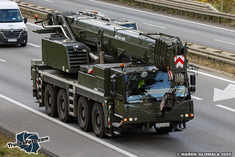 Liebherr LTM - Marynarka Wojenna.jpg