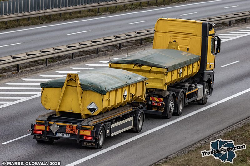 Mercedes-Benz Actros adr 2794.jpg