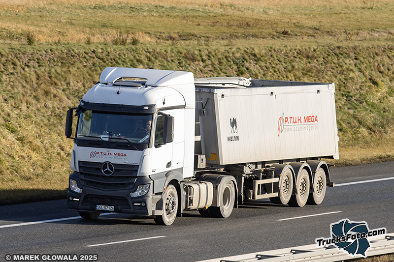 Mercedes-Benz Actros - Mega.jpg