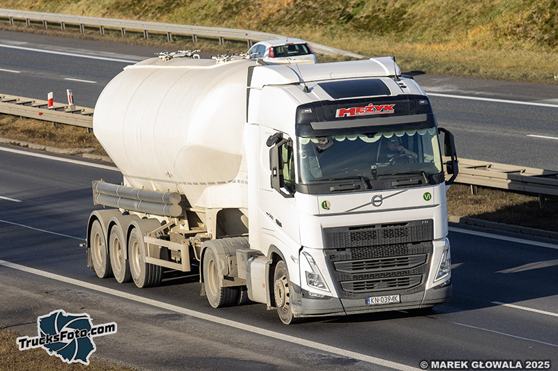 Volvo FH5 - Mężyk.jpg