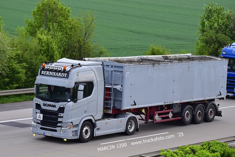 _DSC5322 BERNHARDT-crop-SCANIA R560 NG.JPG