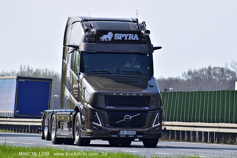 _DSC7206-crop-VOLVO VT5 AREO XXL 780 VLASTUIN - SPYRA.JPG