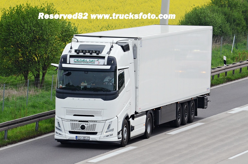 DSC_7266 Ciesielski Owoce-Warzywa Volvo Aero  Fh.JPG