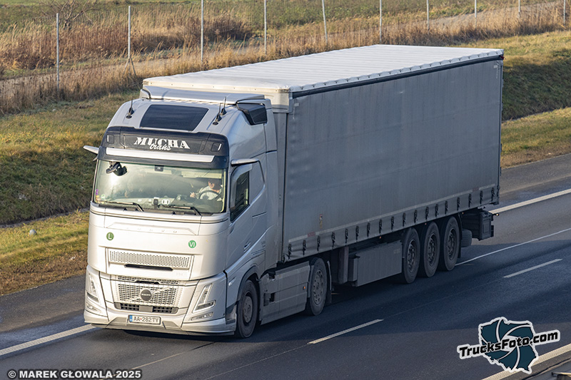 Volvo FH Aero - Mucha.jpg