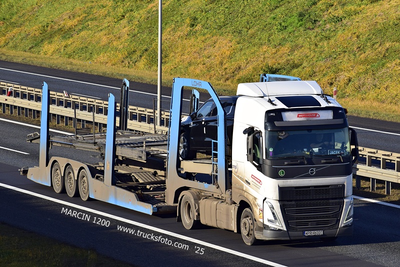 _DSC7114 MOTOHOUSE-crop-VOLVO FH5.JPG