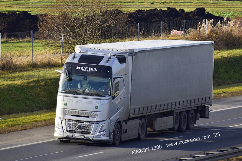 _DSC8041 MUCHA-crop-VOLVO FH AERO.JPG