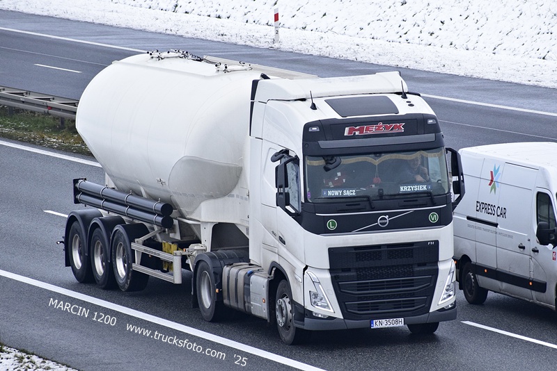 _DSC5883 MĘŻYK-crop-VOLVO FH5.JPG