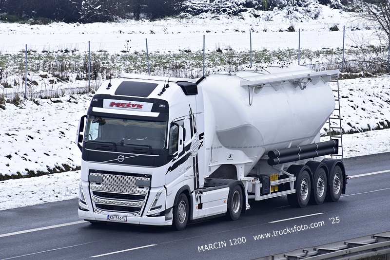 _DSC5942 MĘŻYK-crop-VOLVO FH5.JPG