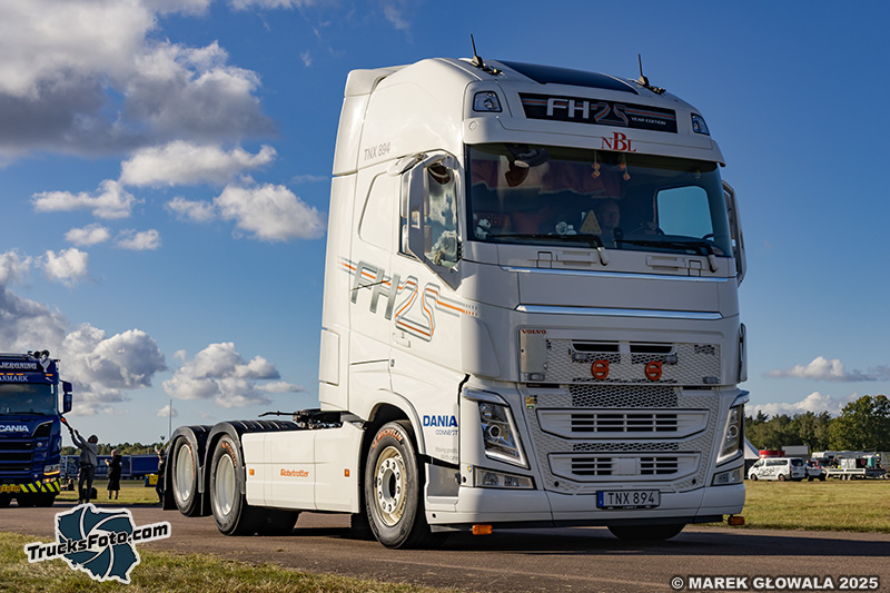 Volvo FH4 25 year edition - NBL Dania Connect.jpg