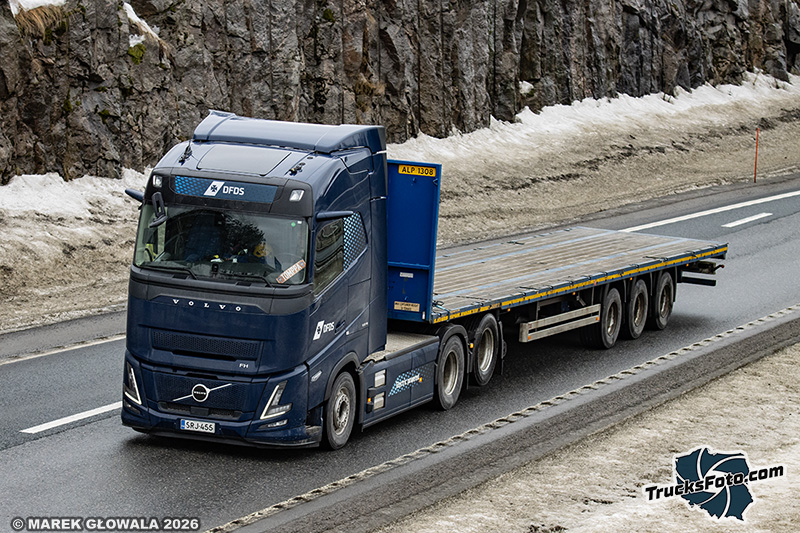 Volvo FH Aero Electric DFDS.jpg
