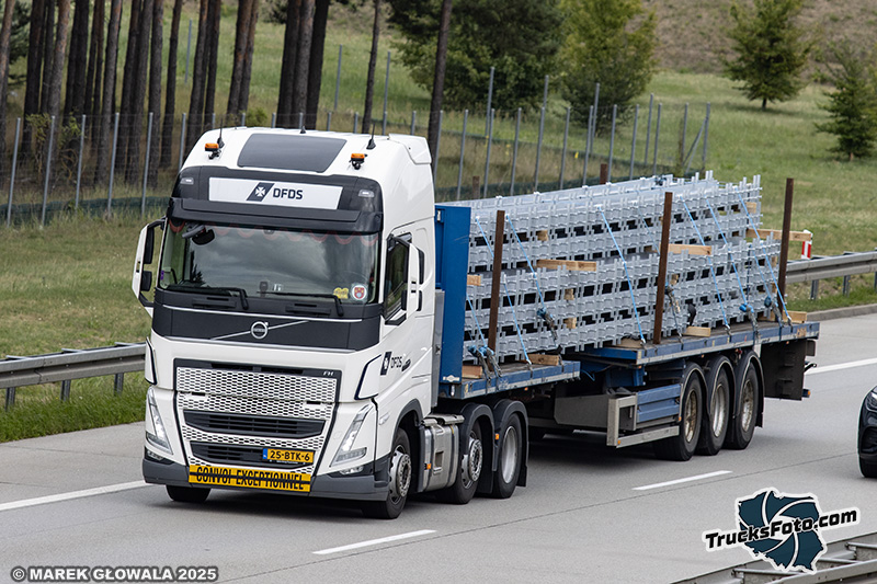 Volvo FH5 - DFDS.jpg