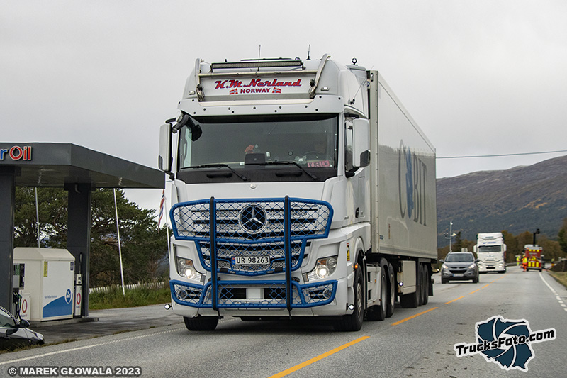 Mercedes-Benz Actros - K.M. Nerland.jpg