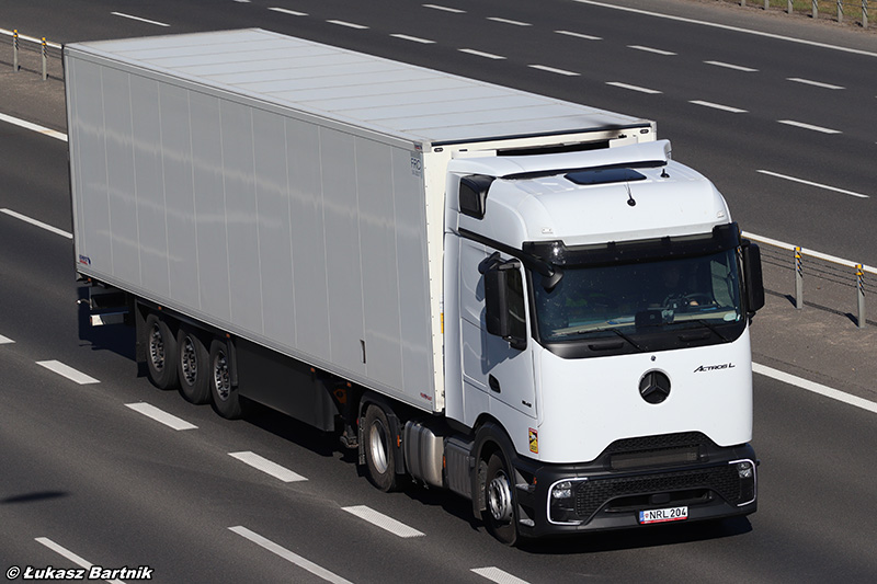 IMG_8954 Actros L Pro Cabin.jpg